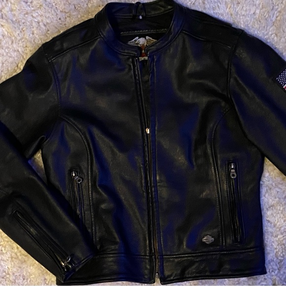 Harley-Davidson leather jacket. Excellent condition.Logo patch on back. Medium - Picture 4 of 17